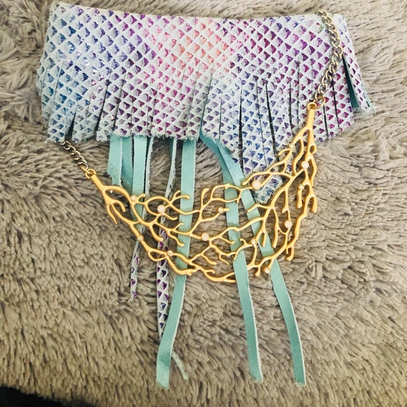 Mermaid leather fringe coral necklace - Picture 6 of 8